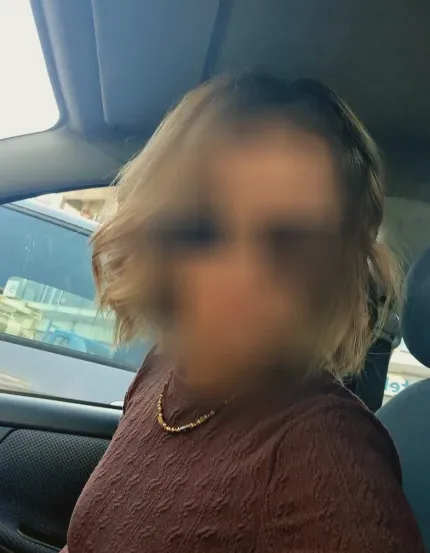 Carla, 33