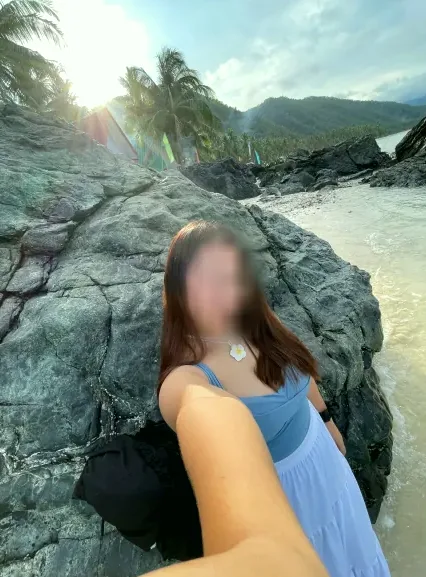 Laura, 24