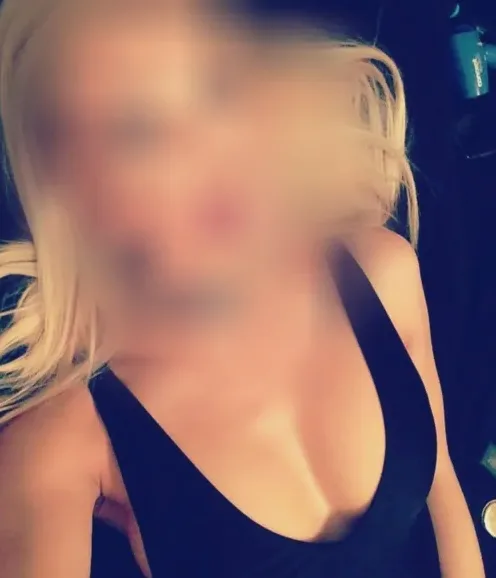 Lilly, 36