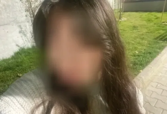 Lucia, 22