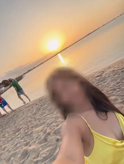 Mia, 23