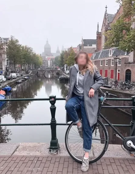 Nadja, 35