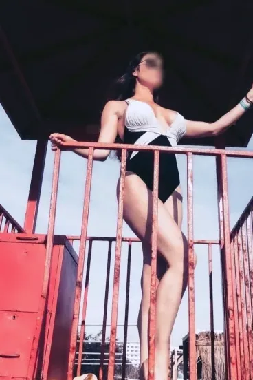 Nina, 39