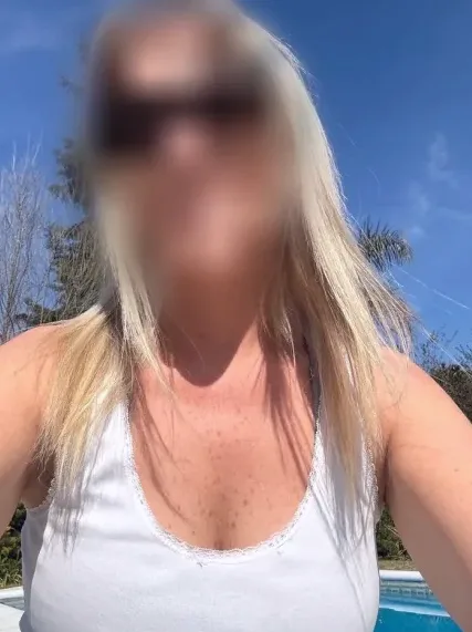 Yasmin, 40